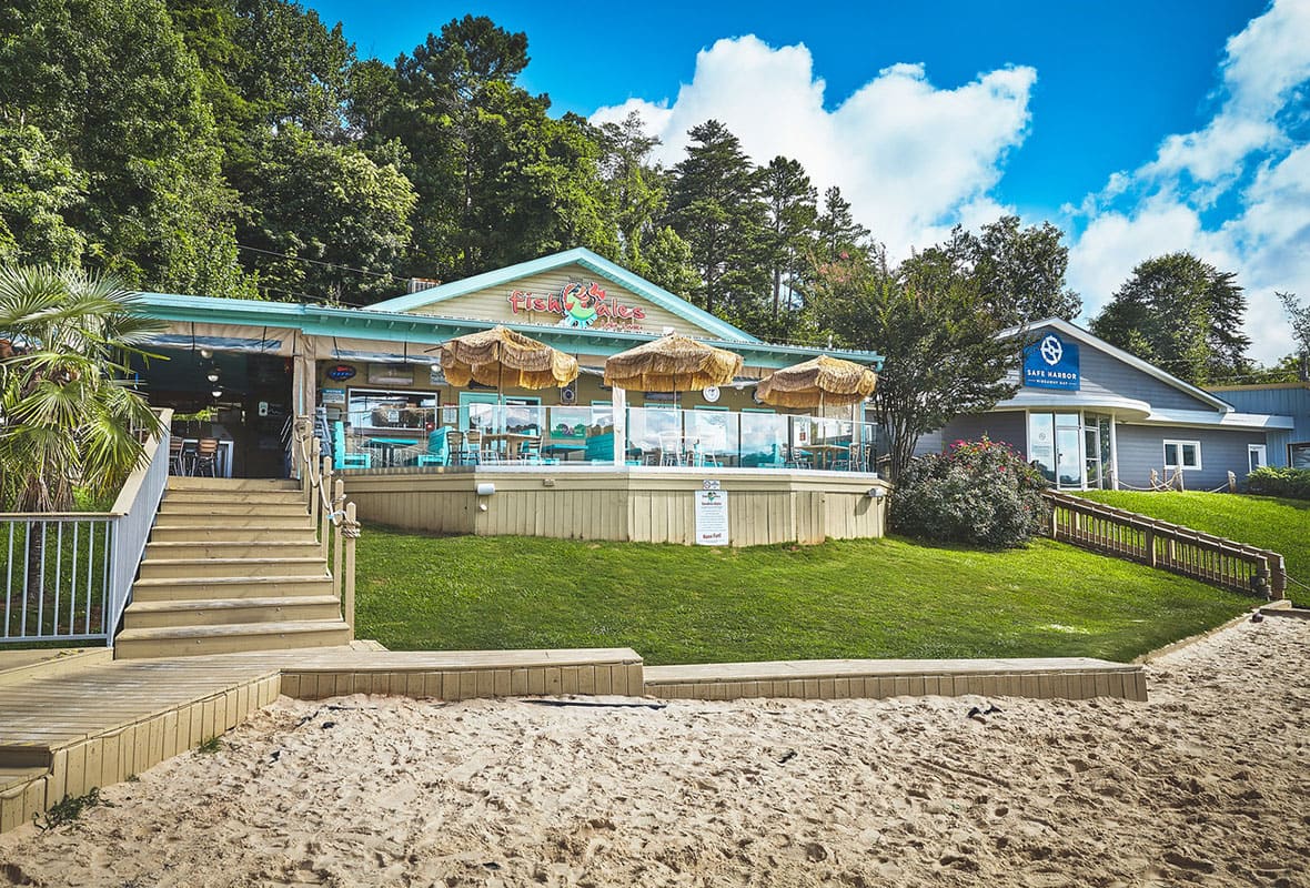 safe harbor hideaway bay waterside restaurant