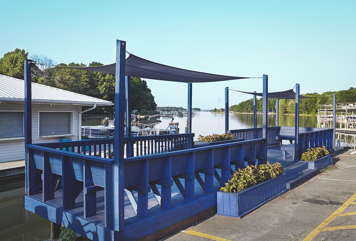 Sitting area by water